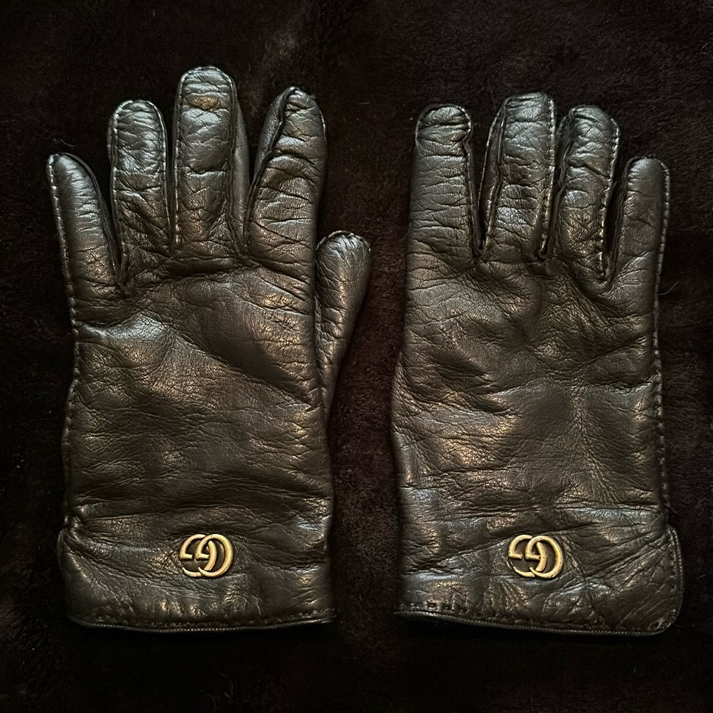 Authentic Gucci women’s black leather gloves size Medium/7
